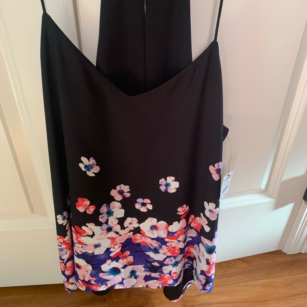 FLORAL EXPRESS TOP, NWT SIZE MED